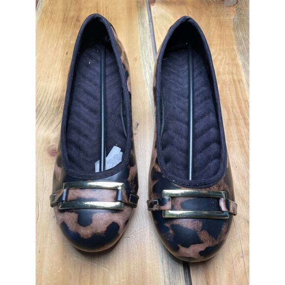 NEW! Women's Leopard Flats w/ Gold Buckle. Work. Dress. Casual Size 6 - Picture 4 of 6